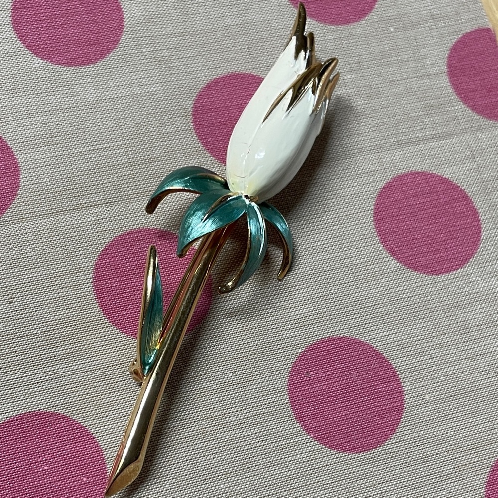 Vintage White w/gold tip petals Flower Brooch